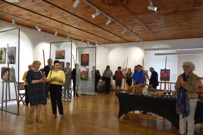 Malwy, róże, fiołki... - Wernisaż wystaw...